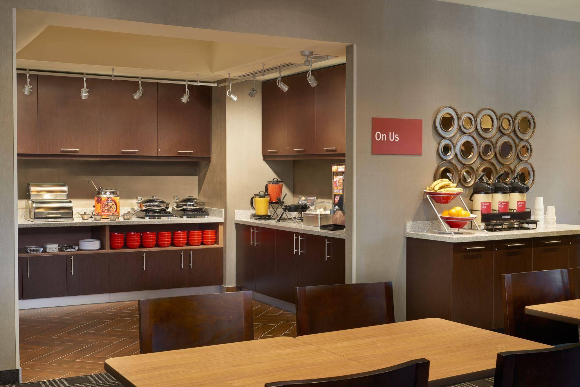 Towneplace Suites By Marriott Γουίντσορ Εξωτερικό φωτογραφία